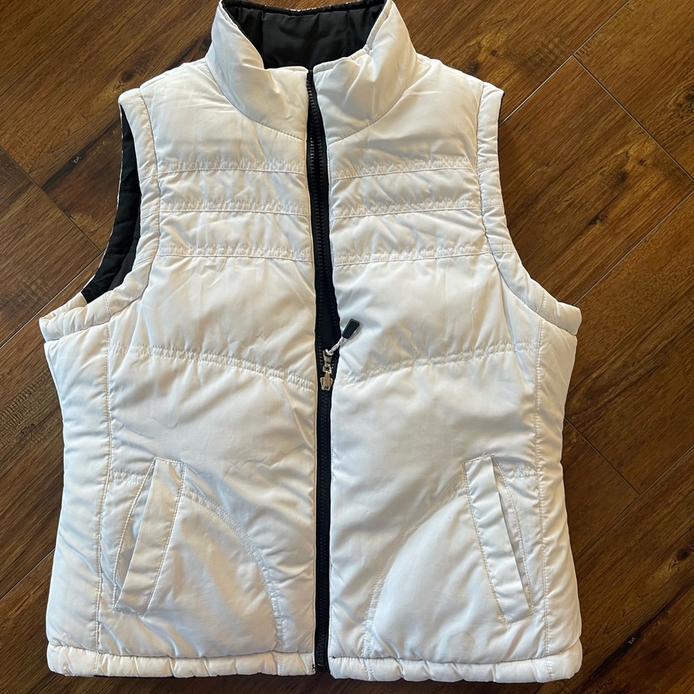 Reversible White/Black Puffer Vest